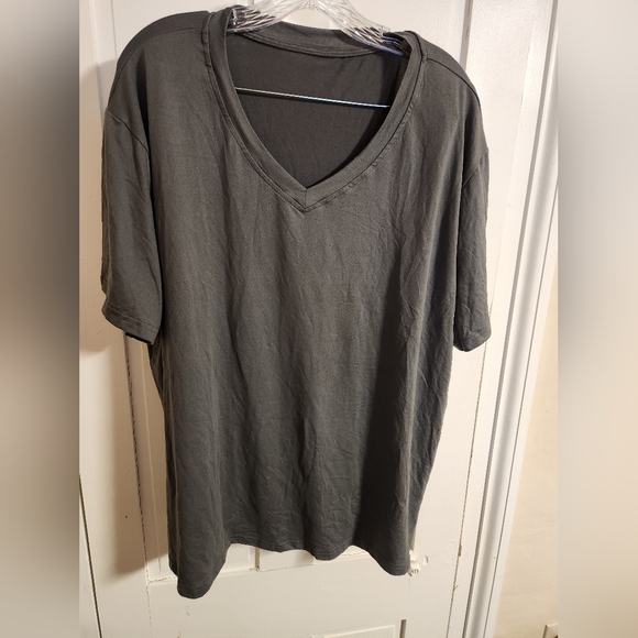 SHEIN Tops - Women's Gray V-Neck T-Shirt Plus 5XL